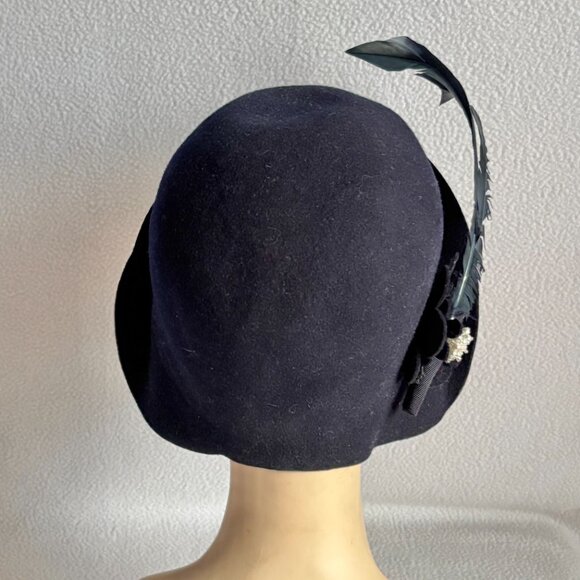 1920s 1930s Black Wool Cloche Hat with Feathers - Picture 7 of 16